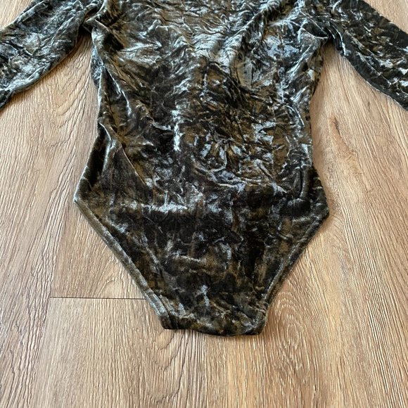 Velvet Like Deep V Neck Bodysuit - Picture 7 of 8